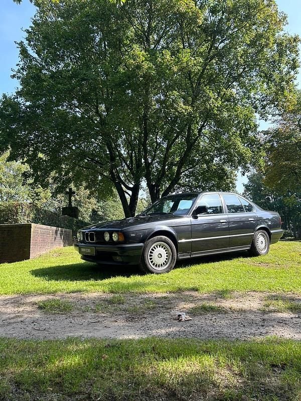 Schwarz Gebraucht 1988 BMW 530 Limousine | 12.500 € - Bild 1/4
