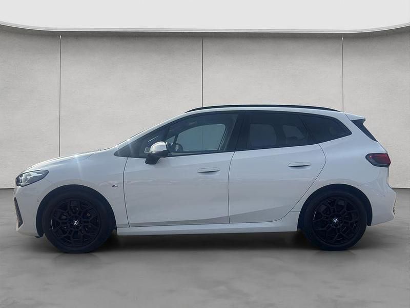 Gebraucht BMW 220 Active Tourer Performance 156 PS (114 kW) 2023 Weiß Van / Kleinbus