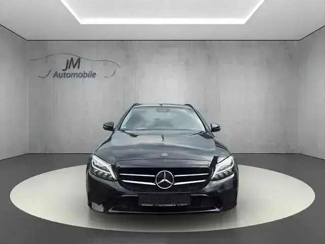 Gebraucht Mercedes C300 Avantgarde 258 PS (189 kW) 2018 Schwarz Limousine