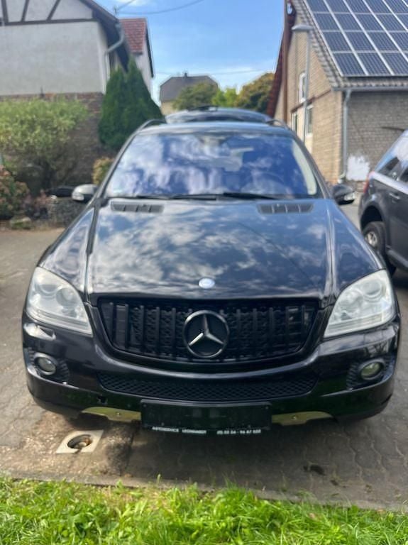 Schwarz Gebraucht 2007 Mercedes ML320 SUV | 5.999 € (Fairer Preis) - Bild 1/4