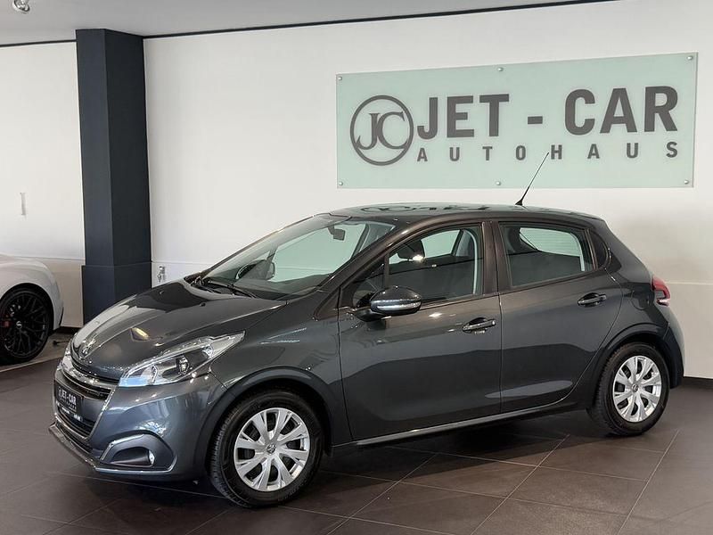Grau Gebraucht 2017 Peugeot 208 Active Kleinwagen | 8.700 € (Etwas zu teuer) - Bild 1/4