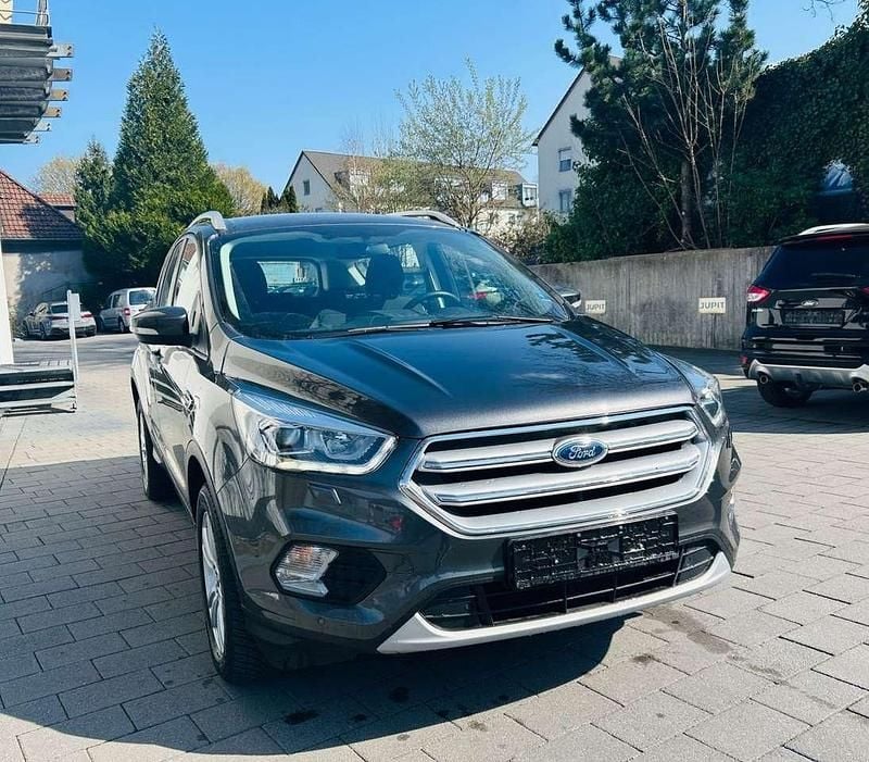 Gebraucht Ford Kuga Cool & Connect 150 PS (110 kW) 2019 Grau SUV