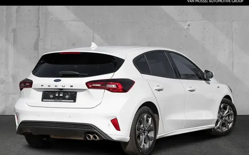 Gebraucht Ford Focus ST-Line X 116 PS (85 kW) 2024 Frozen white uni Limousine