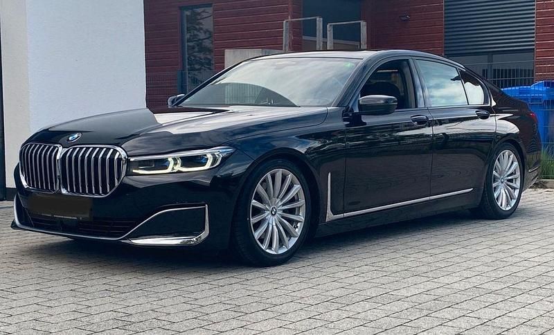 Schwarz Gebraucht 2019 BMW 730 Shadowline Limousine | 38.500 € (Fairer Preis) - Bild 1/4
