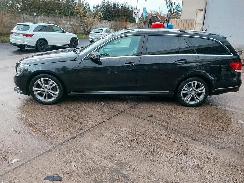 Gebraucht Mercedes E250 204 PS (150 kW) 2013 Schwarz Kombi