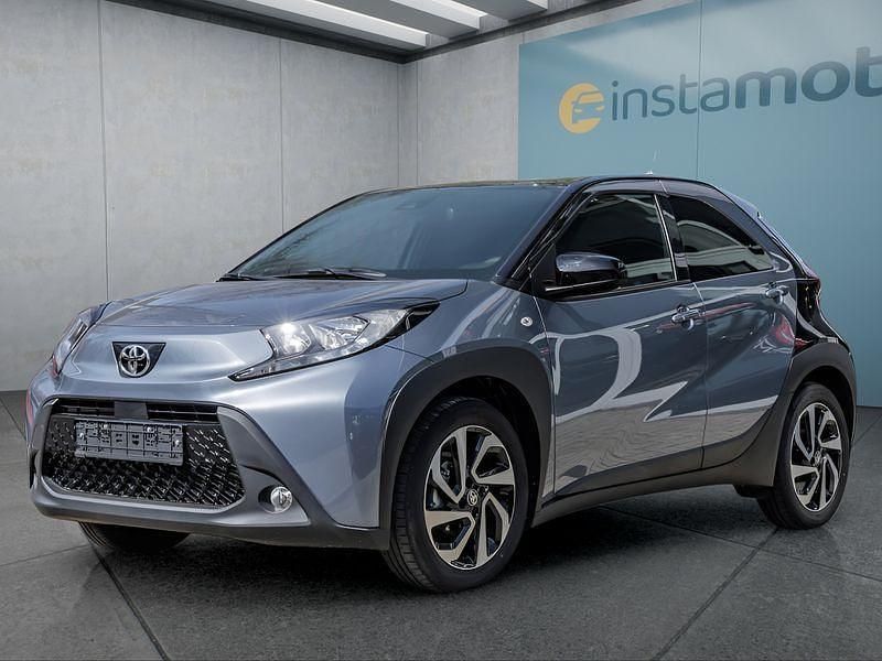 Grau Gebraucht 2024 Toyota Aygo Team Kleinwagen | 15.949 € (Fairer Preis) - Bild 1/4