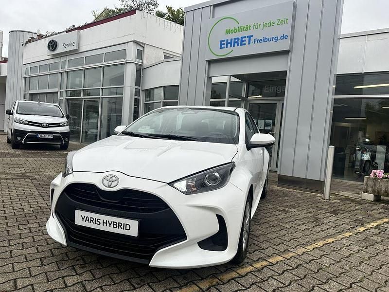 Neu 2025 Toyota Yaris Hybrid Comfort Limousine | 23.900 € (Guter Preis) - Bild 1/4