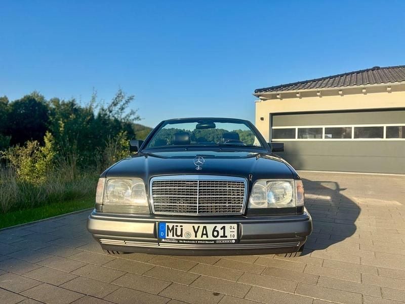 Second-hand Mercedes E320 220 CP (161 kW) 1995 Negru Cabrio