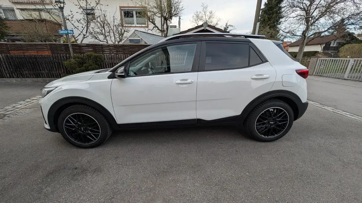 Gebraucht Kia Stonic 120 PS (88 kW) 2018 Weiß SUV