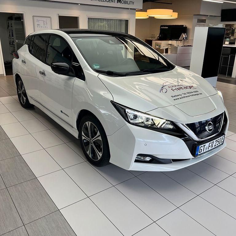 Weiß Gebraucht 2019 Nissan Leaf N-Connecta Kleinwagen | 15.990 € (Teuer) - Bild 1/4