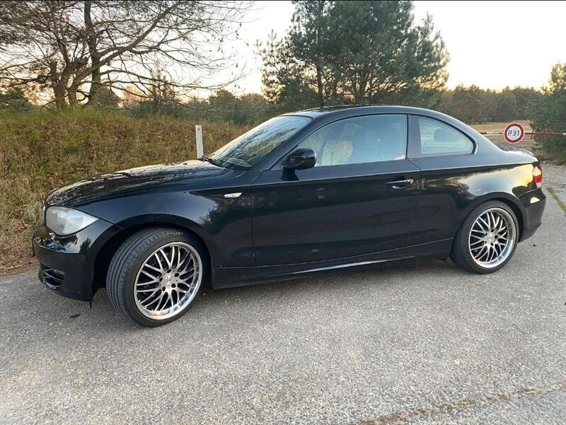 Schwarz Gebraucht 2010 BMW 120 Sport Line Kleinwagen | 8.250 € (Etwas zu teuer) - Bild 1/4