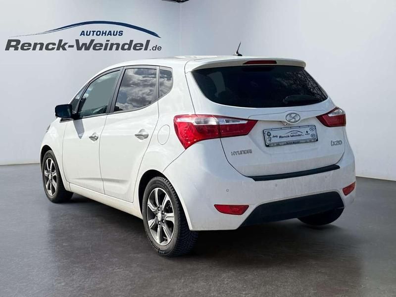 Gebraucht Hyundai ix20 Space Plus 125 PS (91 kW) 2018 Weiss Kleinwagen