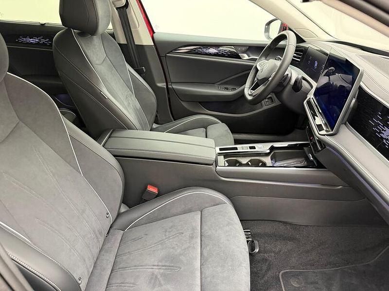 Gebraucht VW Passat Business 204 PS (150 kW) 2025 Rot Kombi