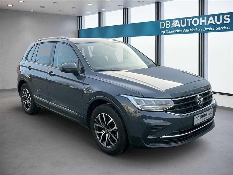 Gebraucht VW Tiguan Active 131 PS (96 kW) 2023 Grau SUV