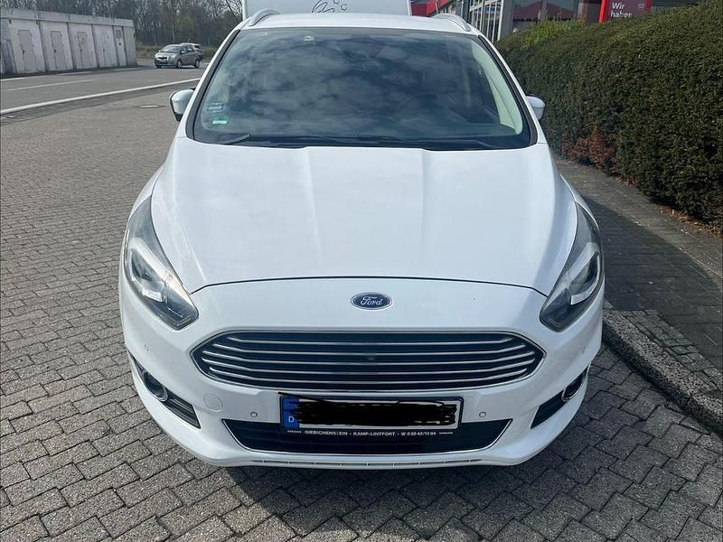 Gebraucht Ford S-MAX Titanium 209 PS (153 kW) 2016 Weiß Van / Kleinbus