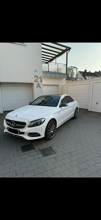 Weiß Gebraucht 2015 Mercedes C180 Exclusive Limousine | 16.400 € (Fairer Preis) - Bild 1/4
