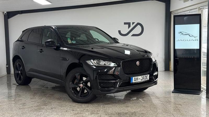 Schwarz Gebraucht 2017 Jaguar F-Pace Pure SUV | 15.450 € (Superpreis) - Bild 1/4