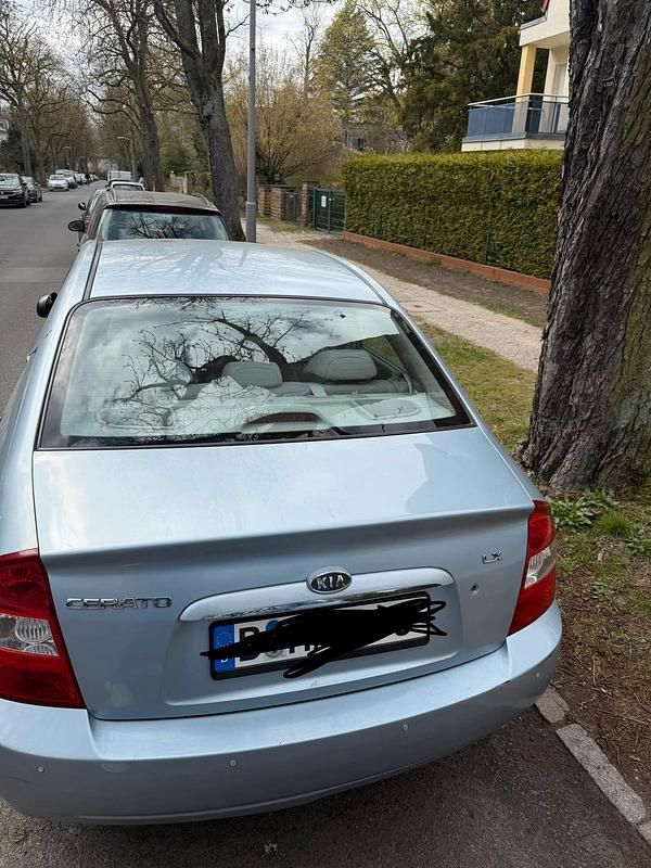 Gebraucht Kia Cerato 105 PS (77 kW) 2005 Silber Kleinwagen