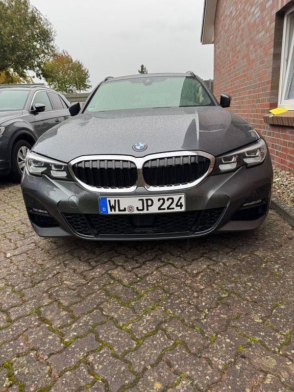 Grau Gebraucht 2021 BMW 320 M Sport Kombi | 30.000 € (Guter Preis) - Bild 1/4