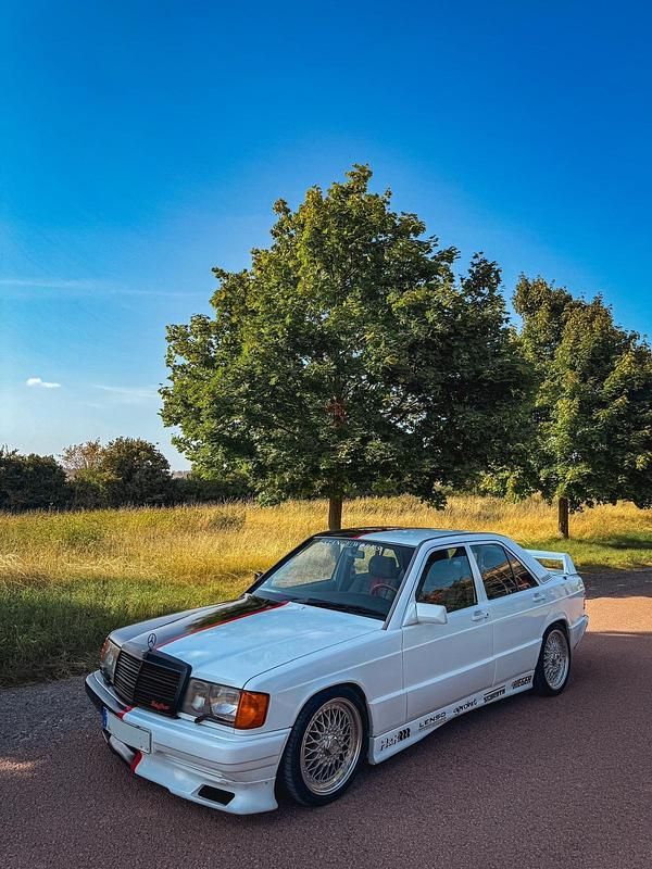 Gebraucht Mercedes 190 122 PS (89 kW) 1993 Andere farben Limousine