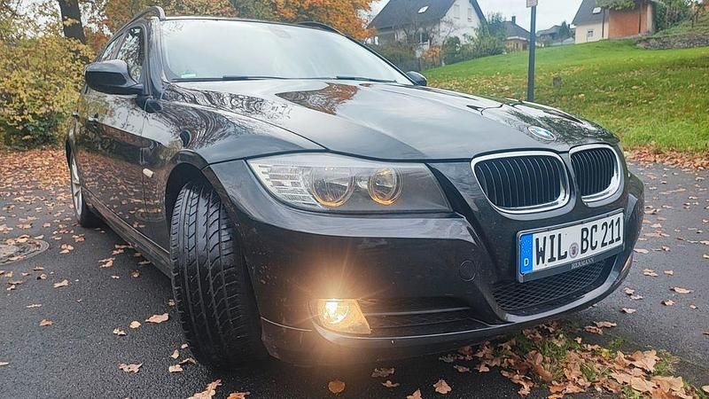 Schwarz Gebraucht 2009 BMW 320 Comfort Edition Kombi | 6.000 € (Fairer Preis) - Bild 1/4