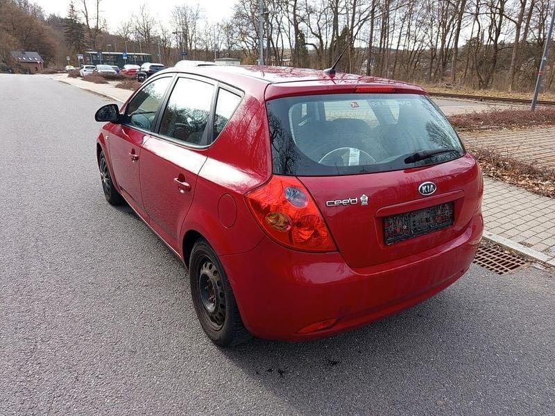 Gebraucht Kia Ceed EX 109 PS (80 kW) 2008 Rot Kleinwagen