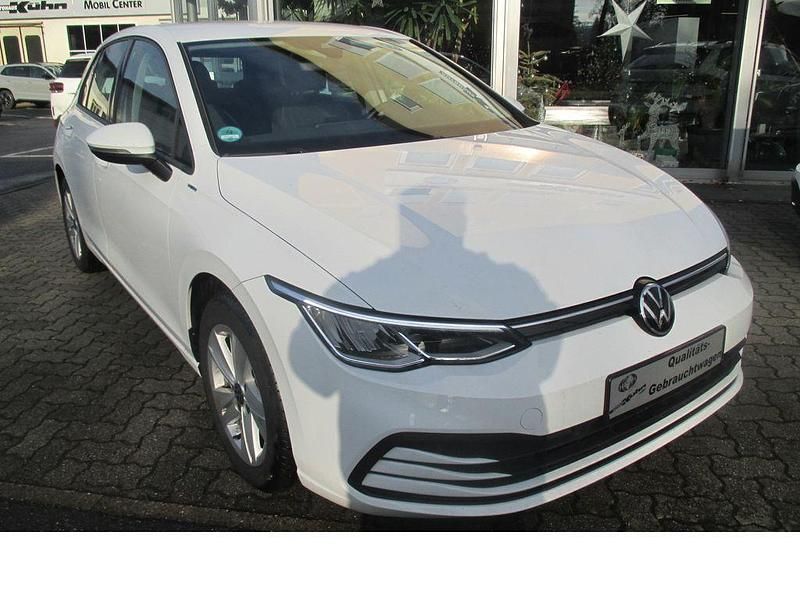 Weiß Gebraucht 2021 VW Golf Life Limousine | 18.330 € (Guter Preis) - Bild 1/4