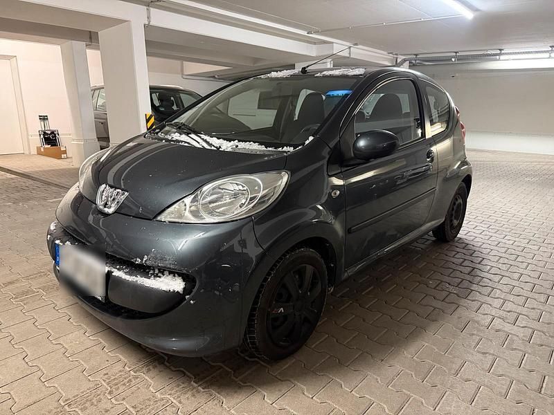 Grau Gebraucht 2007 Peugeot 107 Kleinwagen | 990 € (Superpreis) - Bild 1/4