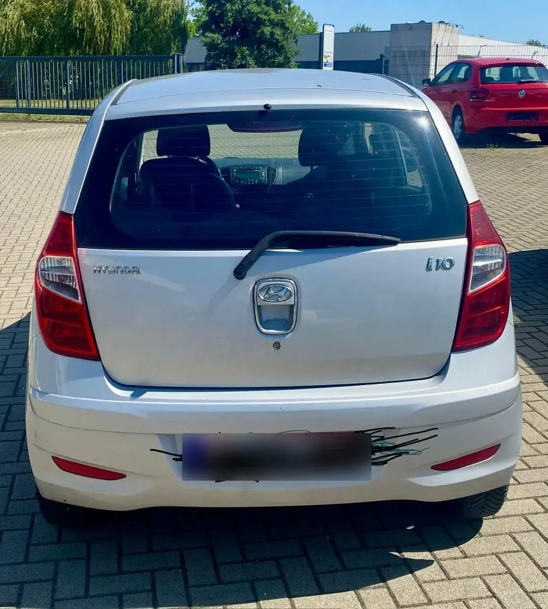 Gebraucht Hyundai i10 69 PS (50 kW) 2011 Weiß Kleinwagen
