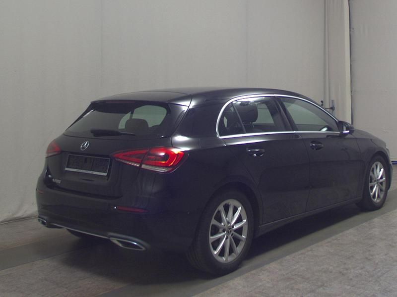 Gebraucht Mercedes A200 Progressive 163 PS (119 kW) 2019 Schwarz Limousine