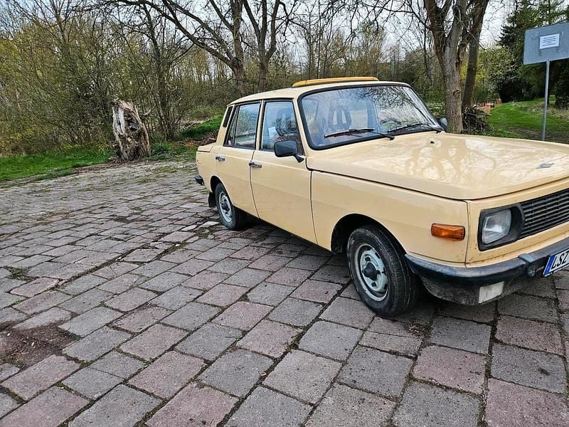 Gelb Gebraucht 1985 Wartburg 353 Limousine | 4.500 € - Bild 1/4