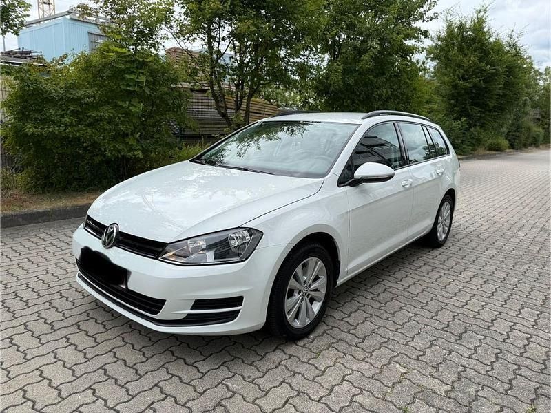 Weiß Gebraucht 2015 VW Golf VII Comfortline Kombi | 9.990 € (Guter Preis) - Bild 1/4