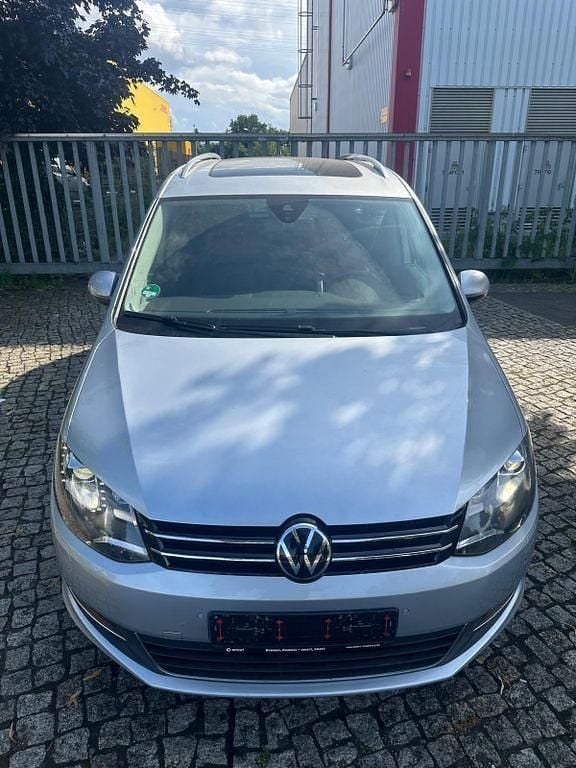 Silber Gebraucht 2013 VW Sharan Highline Van / Kleinbus | 17.990 € (Fairer Preis) - Bild 1/4