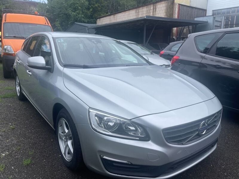 Gebraucht Volvo V60 120 PS (88 kW) 2018 Silber Kombi