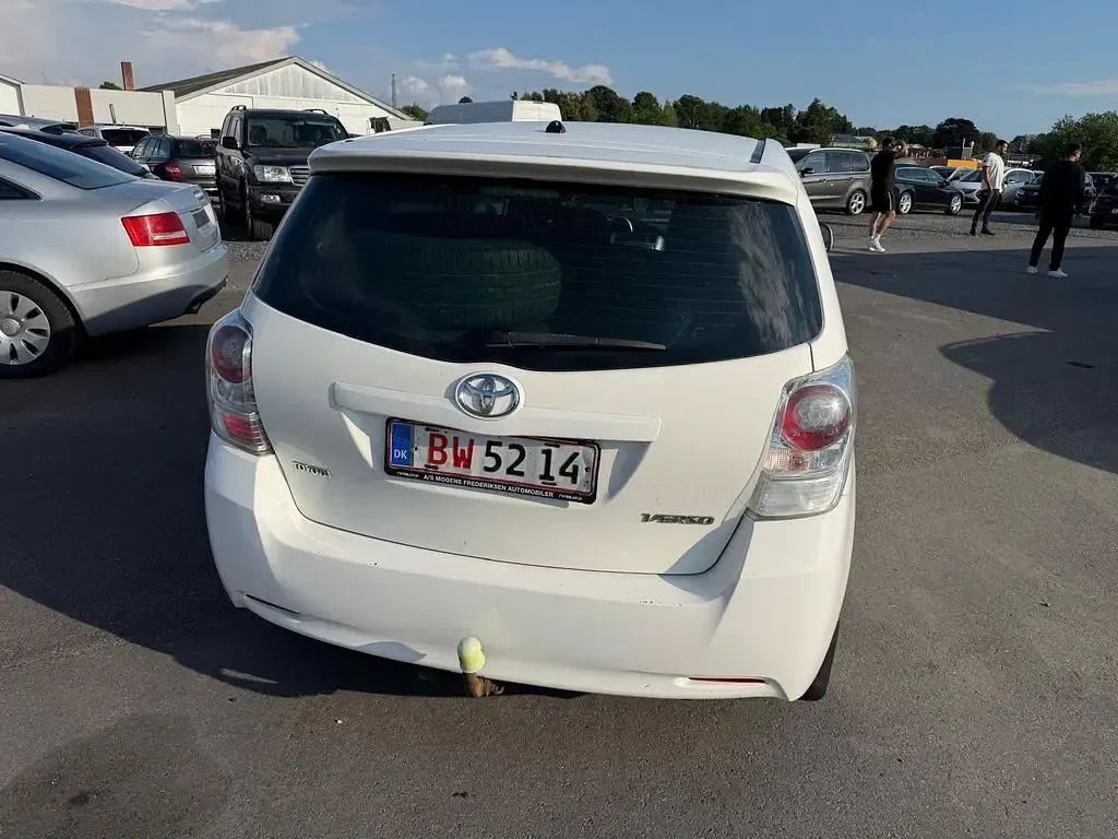 Gebraucht Toyota Verso Life 126 PS (92 kW) 2012 Weiß Van / Kleinbus