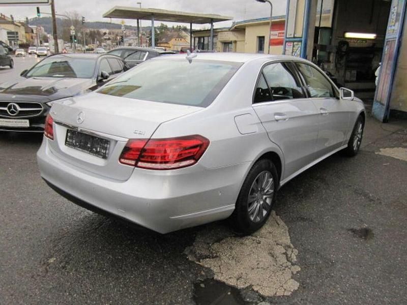 Gebraucht Mercedes E220 170 PS (125 kW) 2014 Iridiumsilber (metallic) Limousine