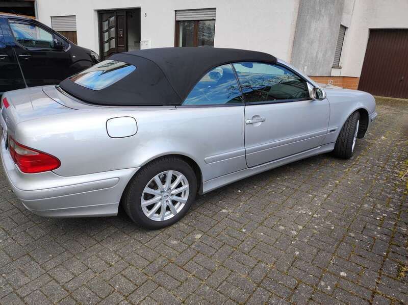 Silber Gebraucht 2001 Mercedes CLK200 Elegance Cabrio | 6.999 € (Fairer Preis) - Bild 1/4