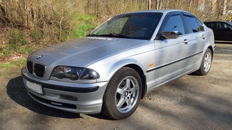 Silber Gebraucht 2001 BMW 320 Limousine | 7.700 € - Bild 1/4