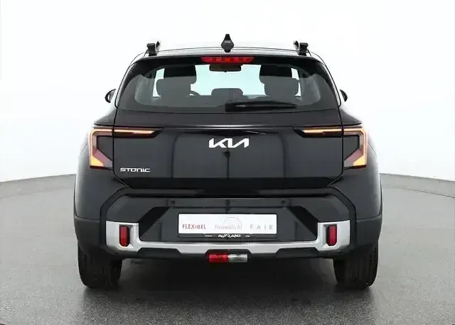 Neu Kia Stonic 101 PS (74 kW) 2025 Schwarz SUV
