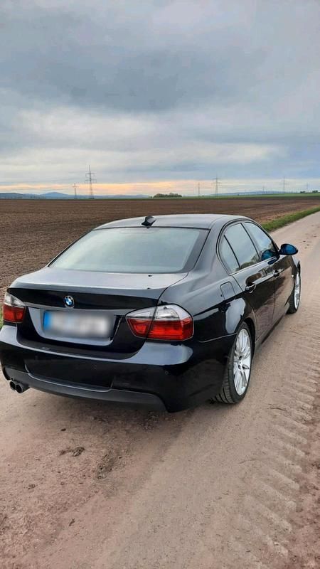 Schwarz Gebraucht 2008 BMW 330 Limousine | 8.700 € (Fairer Preis) - Bild 1/4