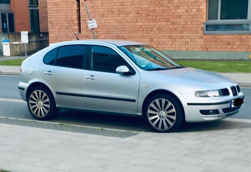 Silber Gebraucht 2006 Seat Leon Limousine | 850 € (Superpreis) - Bild 1/4