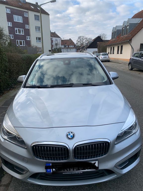Silber Gebraucht 2016 BMW 220 Active Tourer Luxury Line Van / Kleinbus | 16.500 € (Fairer Preis) - Bild 1/4