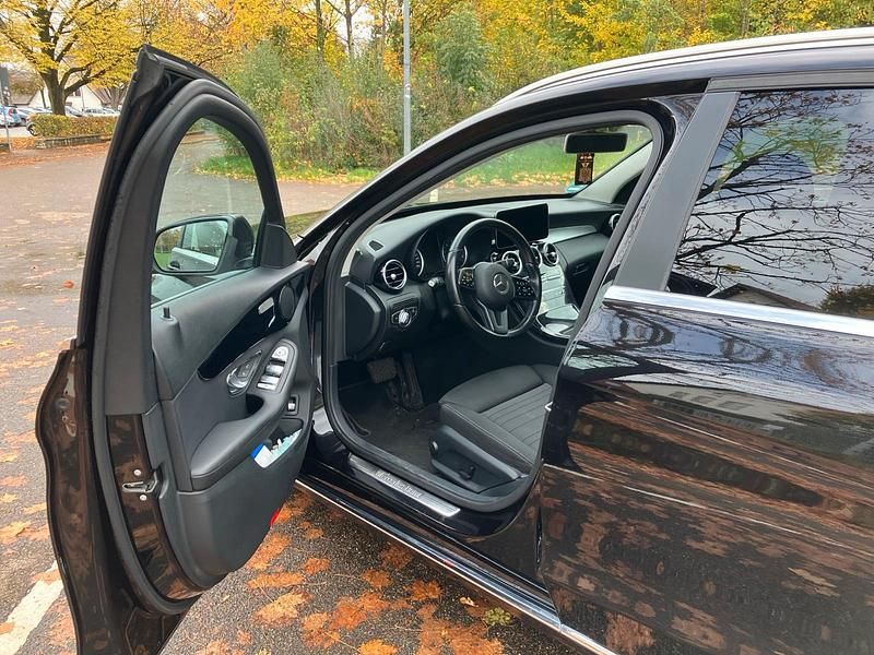 Schwarz Gebraucht 2020 Mercedes C200 Kombi | 19.250 € (Fairer Preis) - Bild 1/4