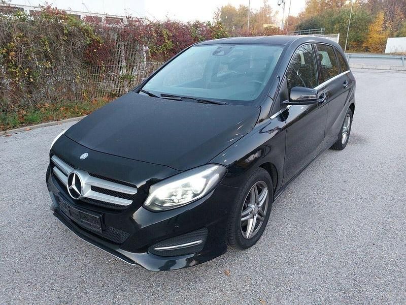 Schwarz Gebraucht 2016 Mercedes B200 Van / Kleinbus | 14.200 € (Fairer Preis) - Bild 1/4