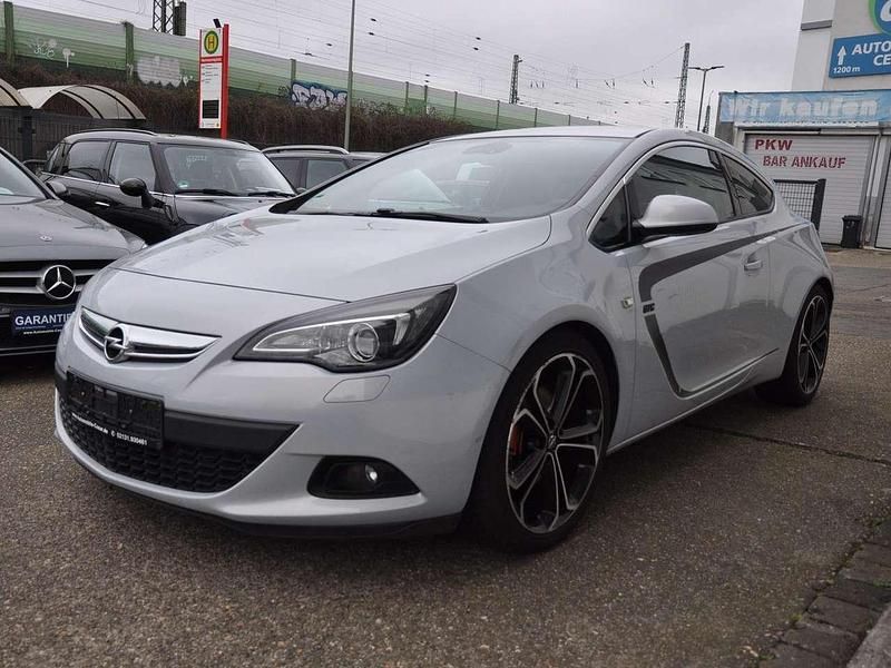 Gebraucht Opel Astra GTC Edition 140 PS (102 kW) 2011 Silber Coupé
