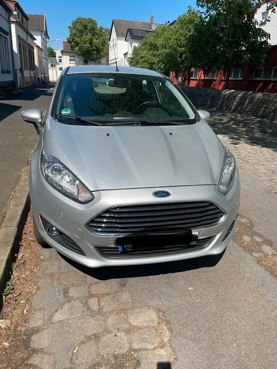Gebraucht Ford Fiesta 80 PS (58 kW) 2016 Grau Kleinwagen