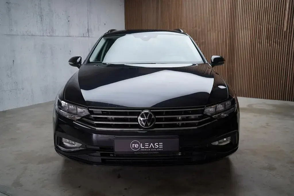 Gebraucht VW Passat 150 PS (110 kW) 2022 Deep black perleffekt Kombi