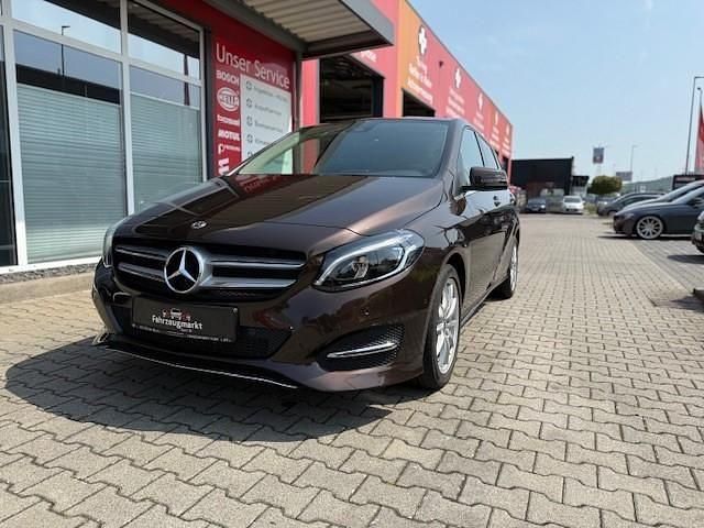 Orientbraun metalliclack Gebraucht 2019 Mercedes B250 Style Van / Kleinbus | 22.950 € (Superpreis) - Bild 1/4