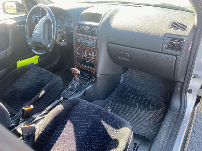 Gebraucht Opel Astra Basis 101 PS (74 kW) 1999 Silber Kombi