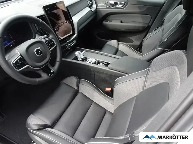 Neu Volvo XC60 Plus 455 PS (334 kW) 2026 Schwarz SUV